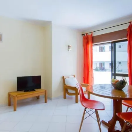 3 Min Walking To Peneco *