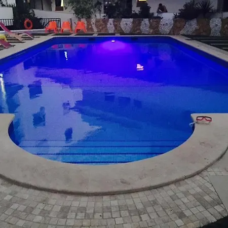 3 Min Walking To Peneco , + Pool + Wifi Apartment *