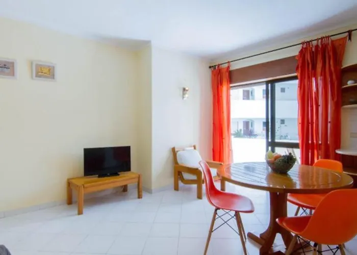 3 Min Walking To Peneco *