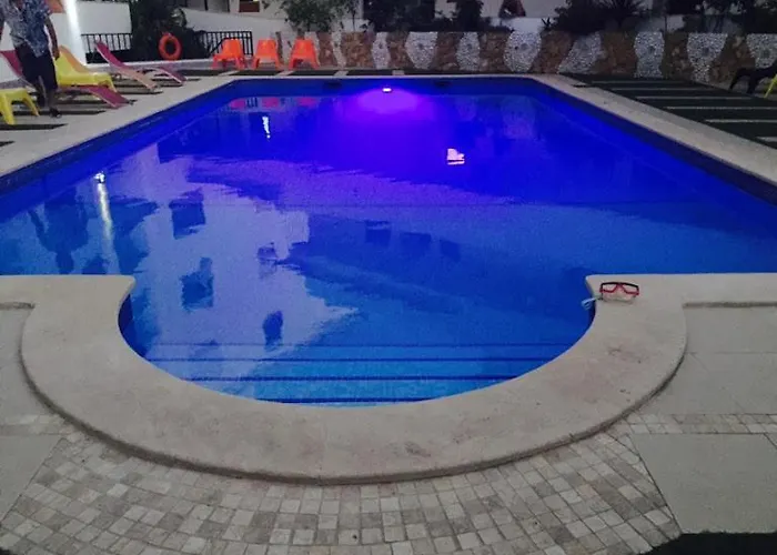 3 Min Walking To Peneco Apartment *