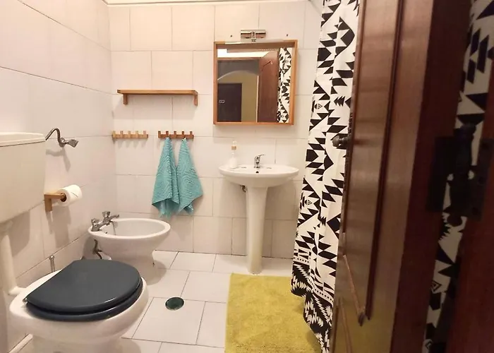 3 Min Walking To Peneco *