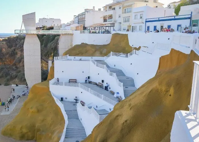 3 Min Walking To Peneco *