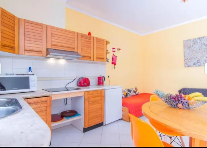 3 Min Walking To Peneco Apartment *